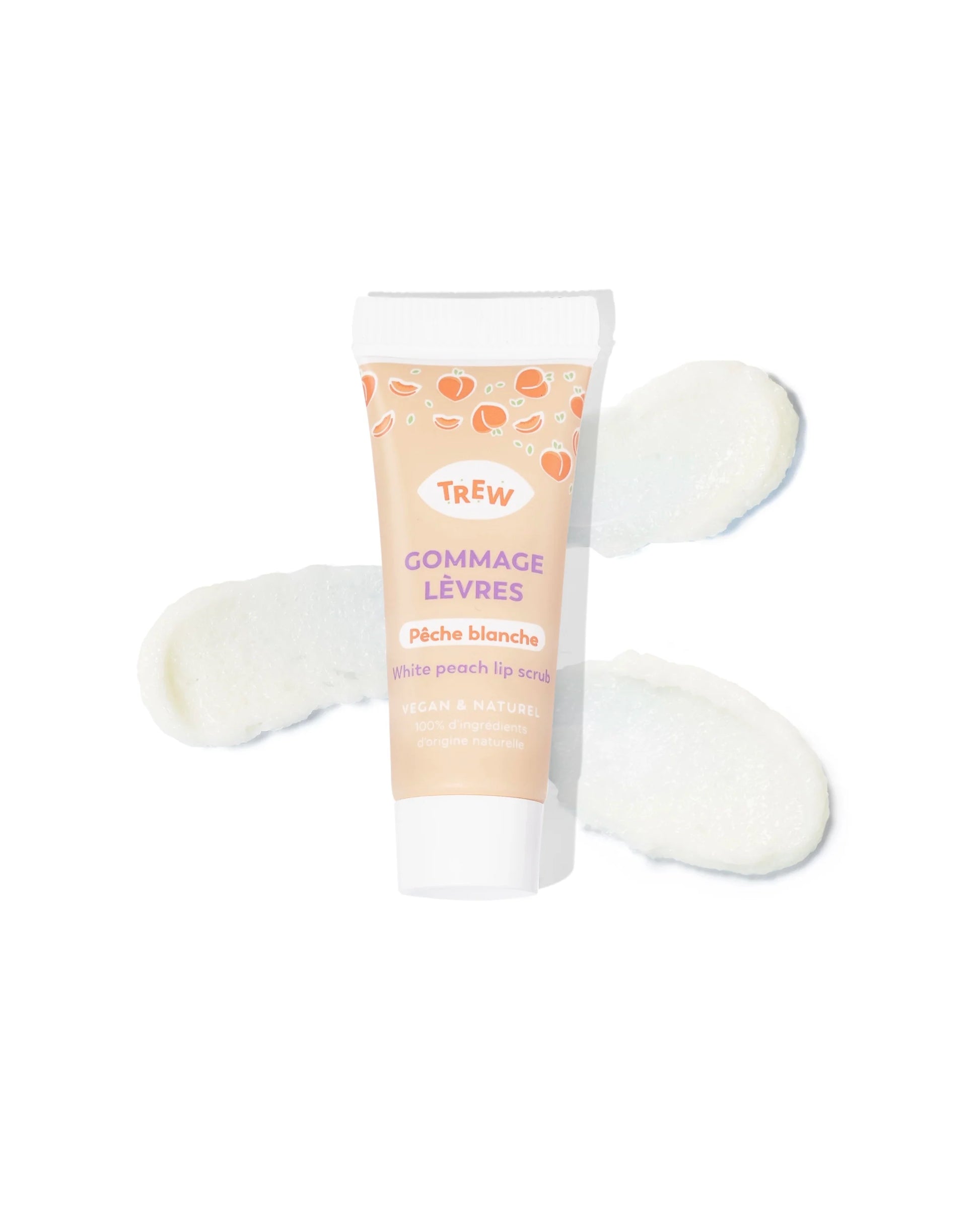Tube de gommage lèvres Trew pêche blanche sur fond blanc, entouré de textures granuleuses translucides et nacrées.