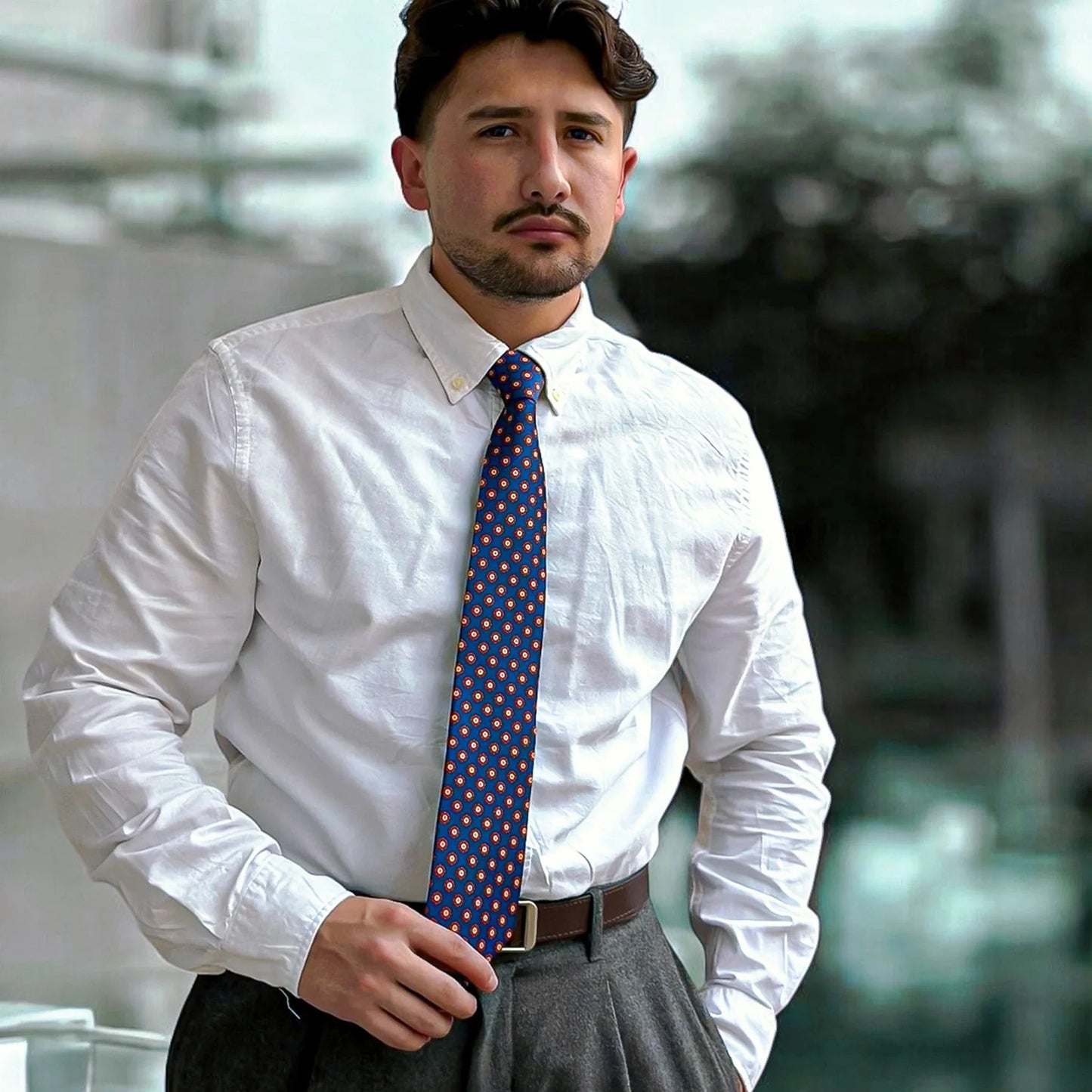 Sirmione · corbata estilo italiano azul, roja y amarilla