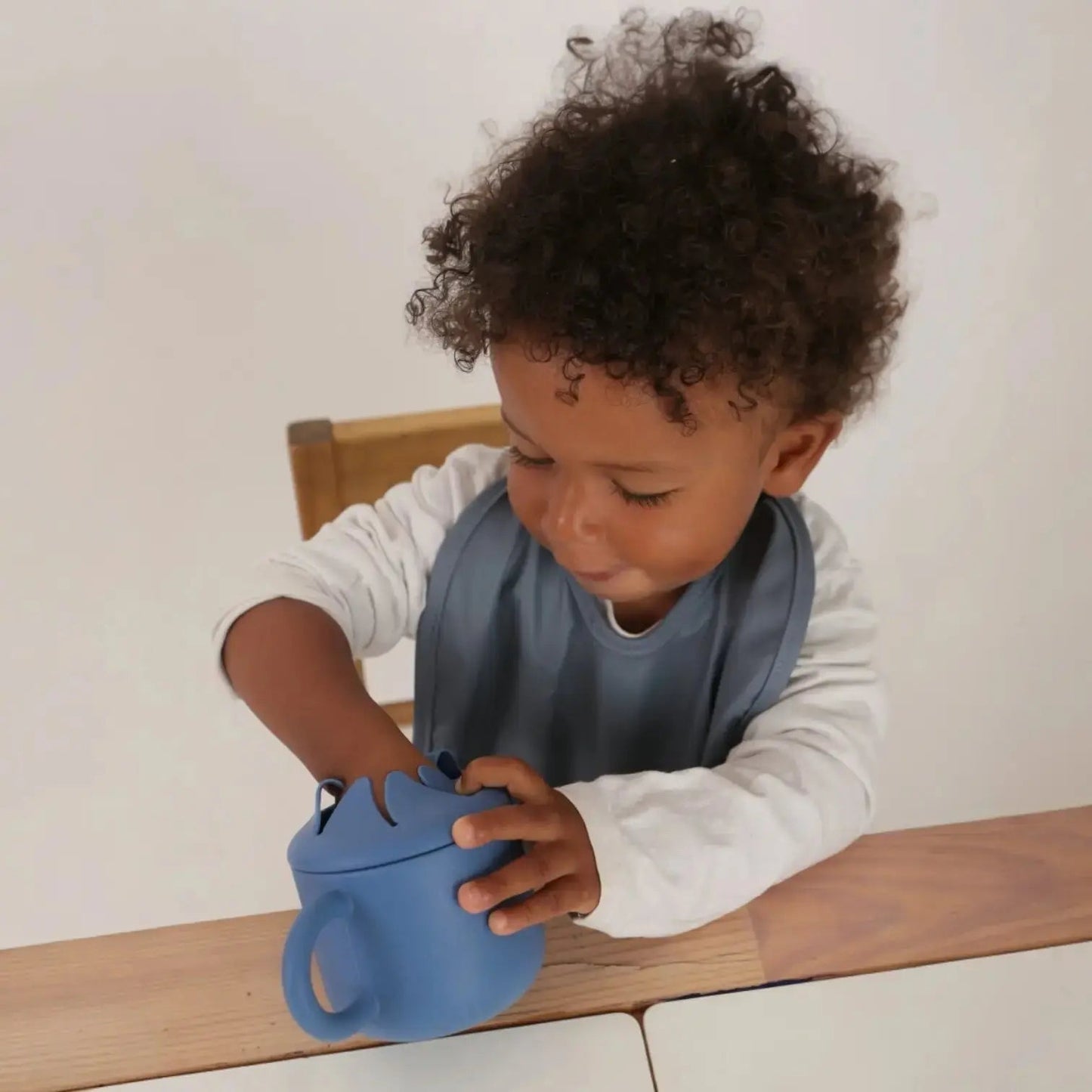 Kit Deluxe Vajilla + Babero BLW Blue 9 Piezas de Silicona orgánica con ventosas Nenina & Co