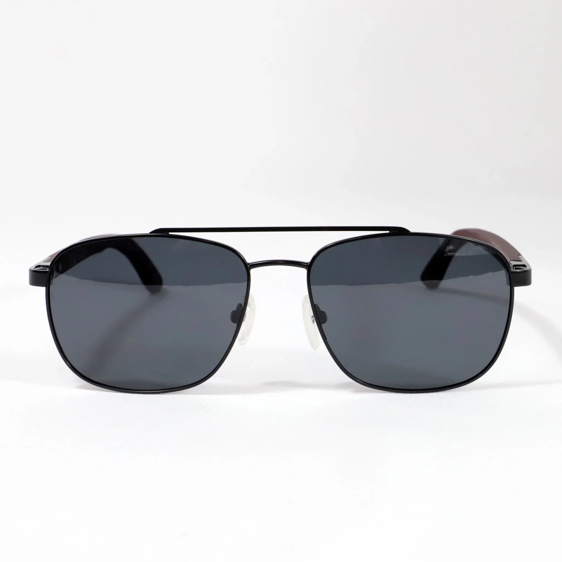 Gafas de sol Almadraba - Vista lateral mostrando patillas de madera grabadas