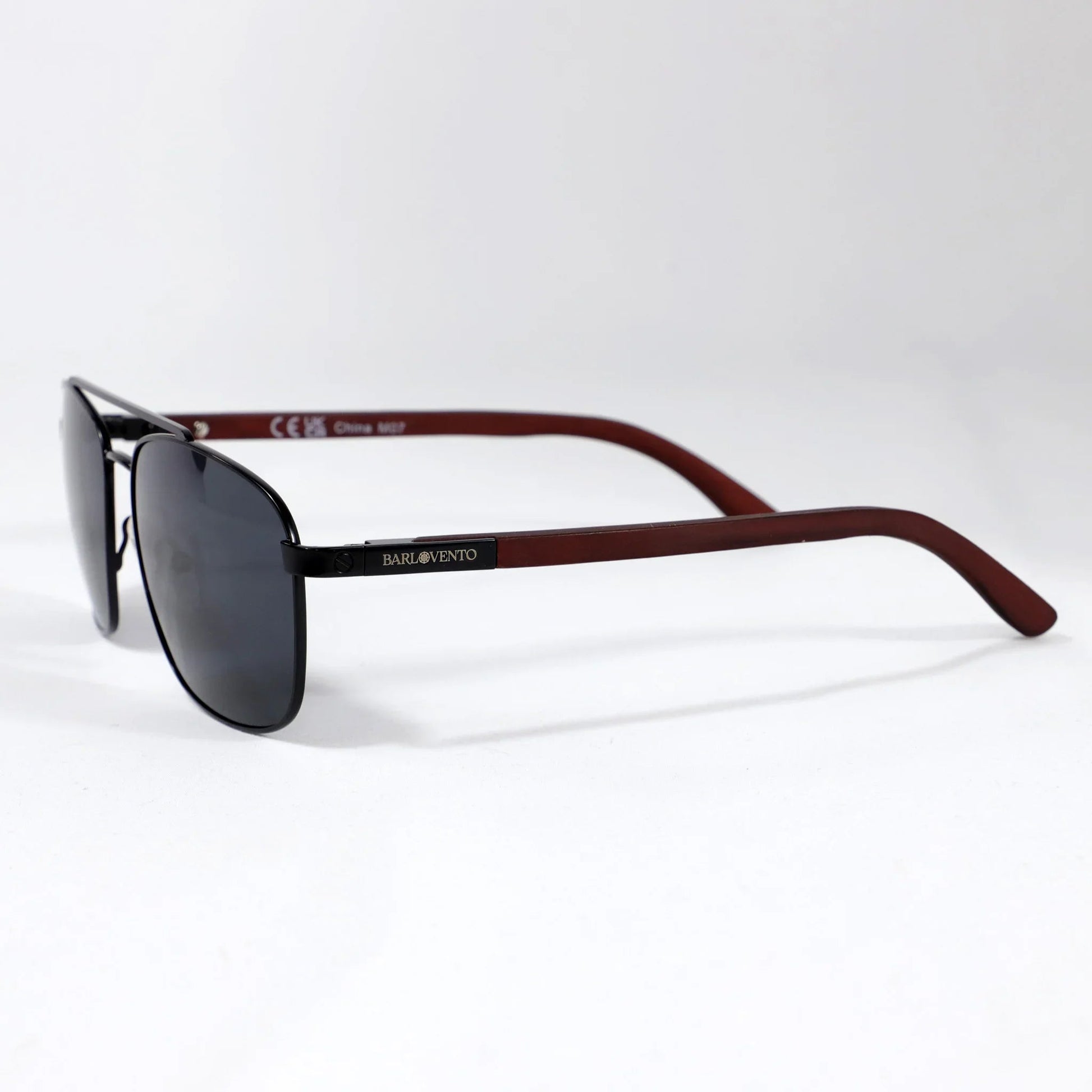 Gafas de sol Almadraba - Vista de perfil mostrando patillas de madera grabadas