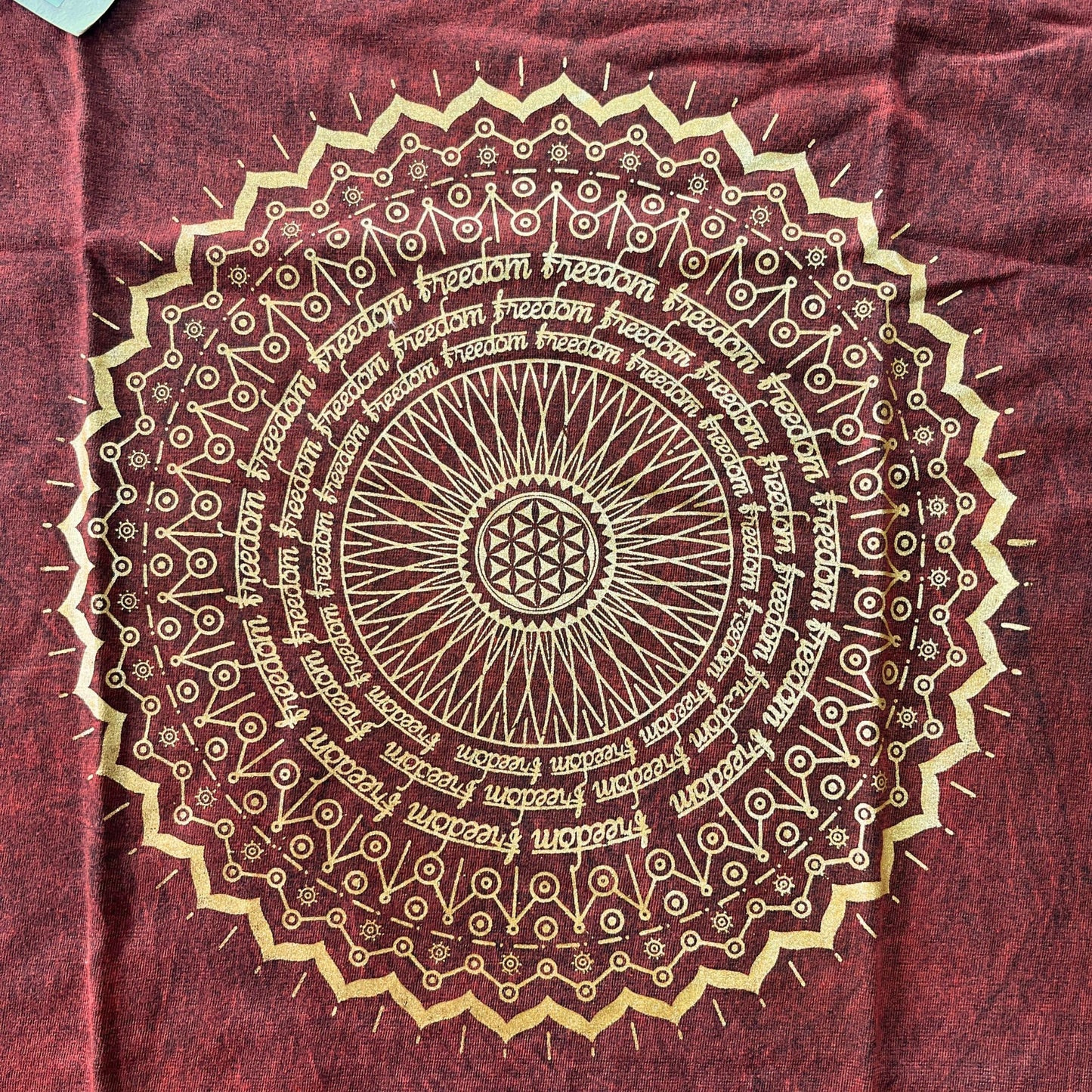 Camiseta Nomad Sari pequeña - Mandala - Granate