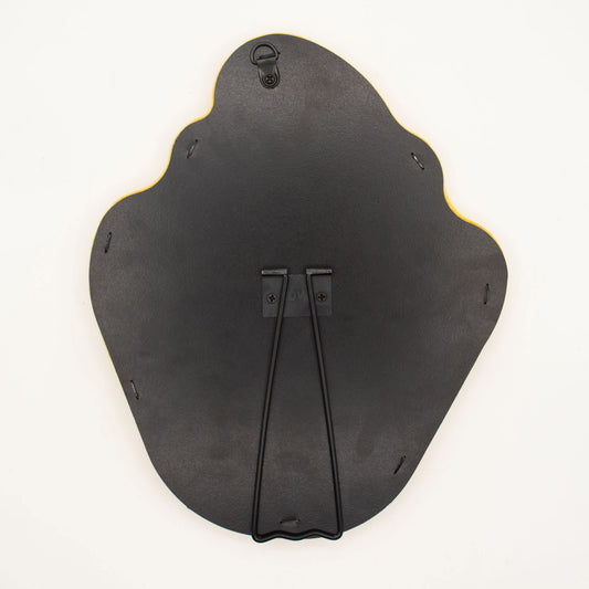 Soporte de pared en forma de concha, negro, material resistente, diseño moderno y elegante.