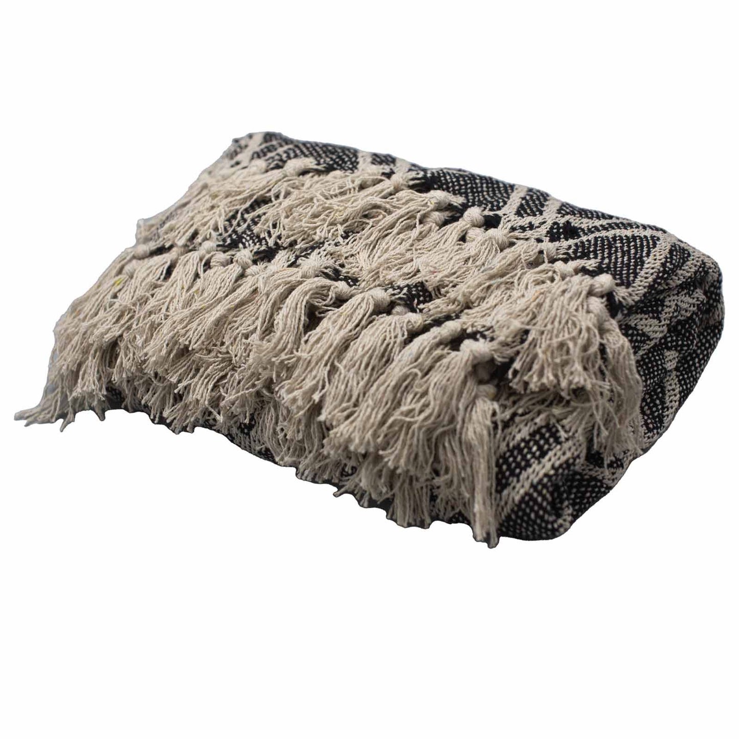 Manta tejida en negro y blanco con flecos, estilo bohemio, perfecta para decorar y abrigar.