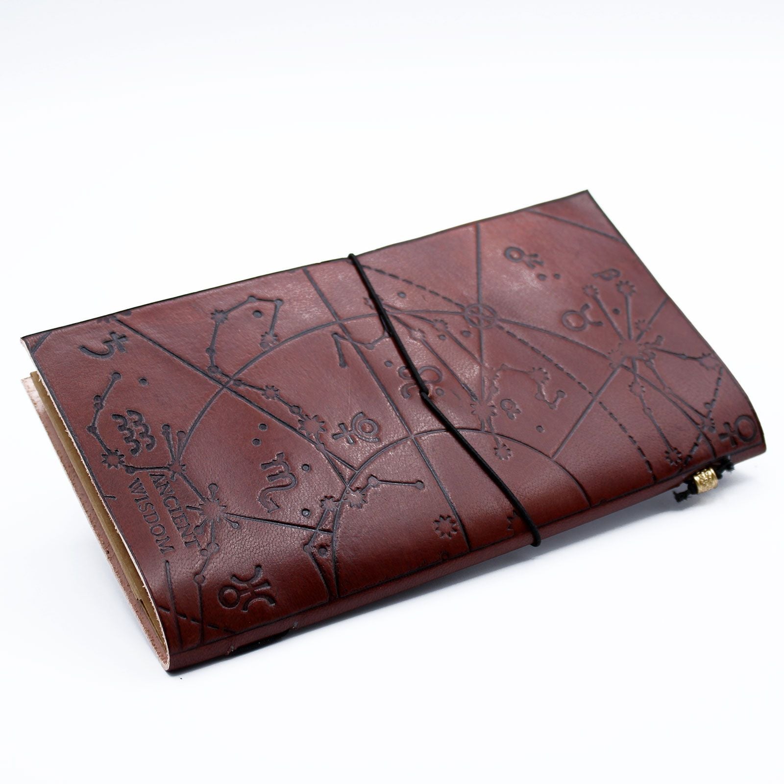 Cuaderno de cuero marrón con estampado de constelaciones, estilo vintage, ideal para journaling o notas.