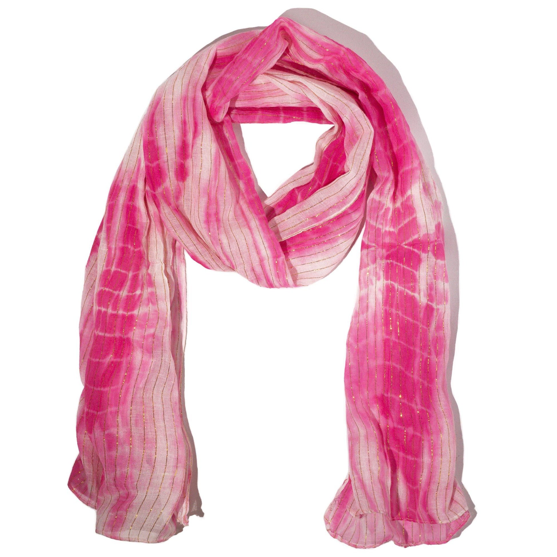 Bufanda de seda en tonos rosa vibrante con estampado tie-dye y detalles dorados, perfecta para un look chic.
