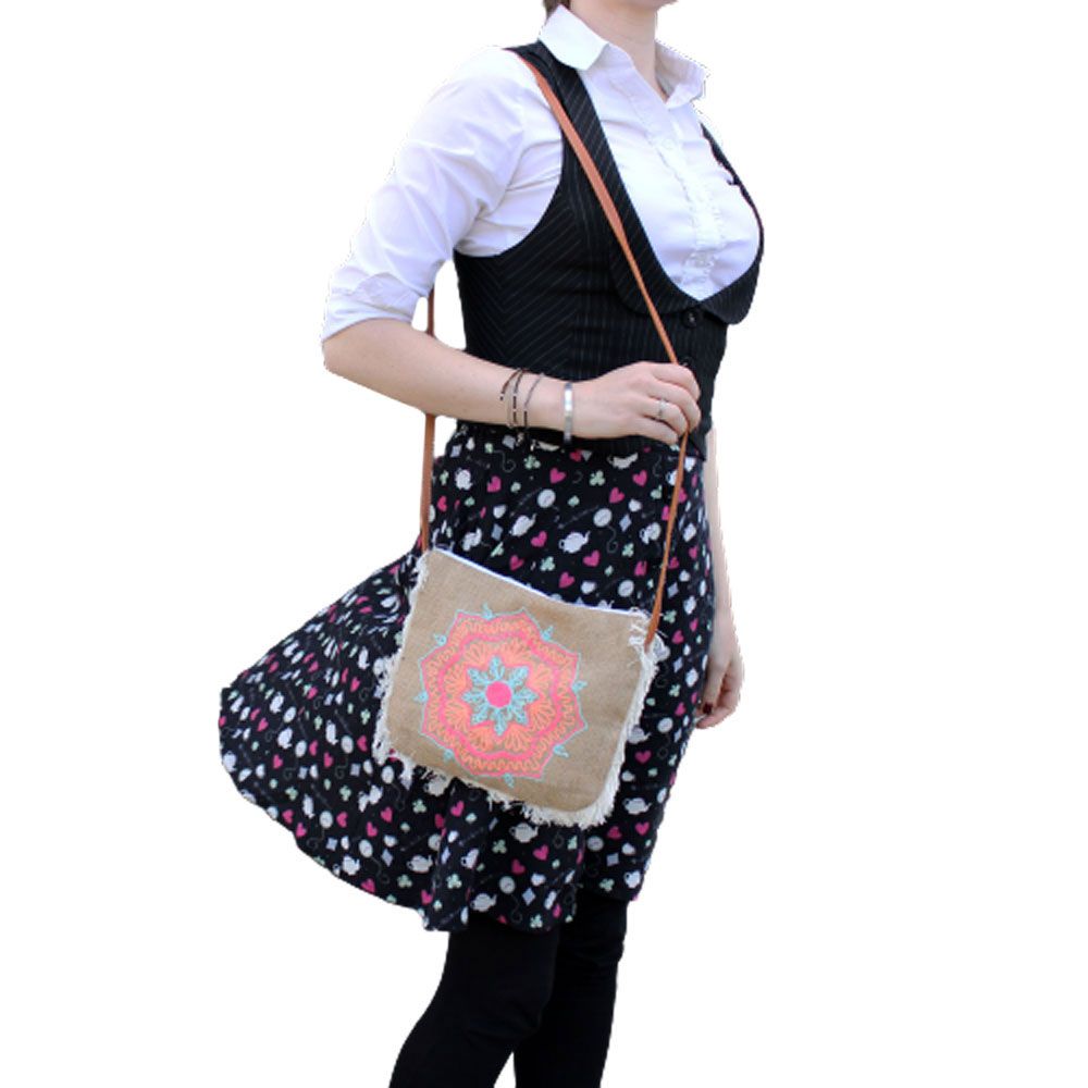 Bolso con flecos - Bordado Mandela