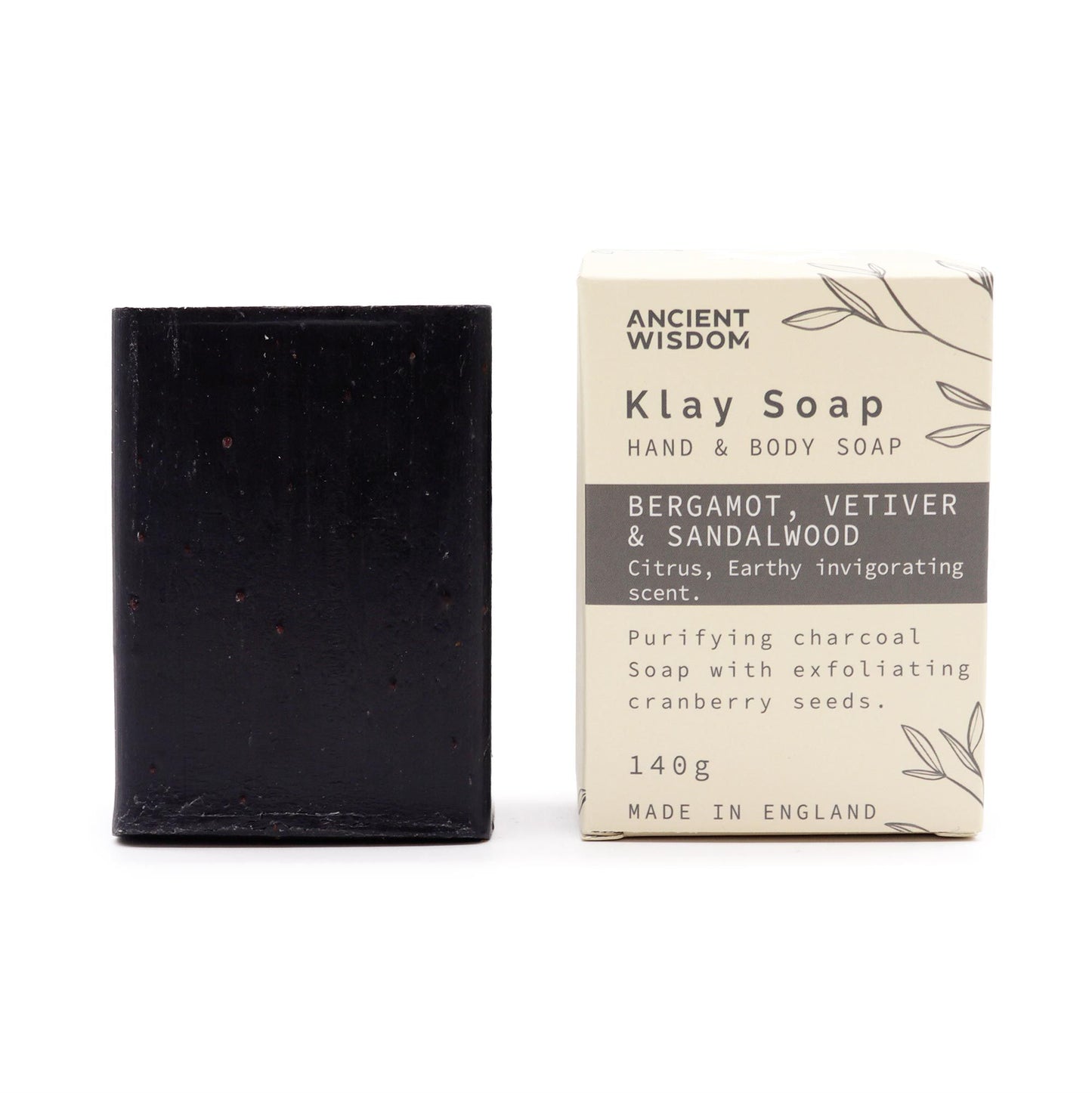 Jabón Klay negro de 140g, con fragancia de bergamota, vetiver y sándalo, con semillas de arándano exfoliantes.