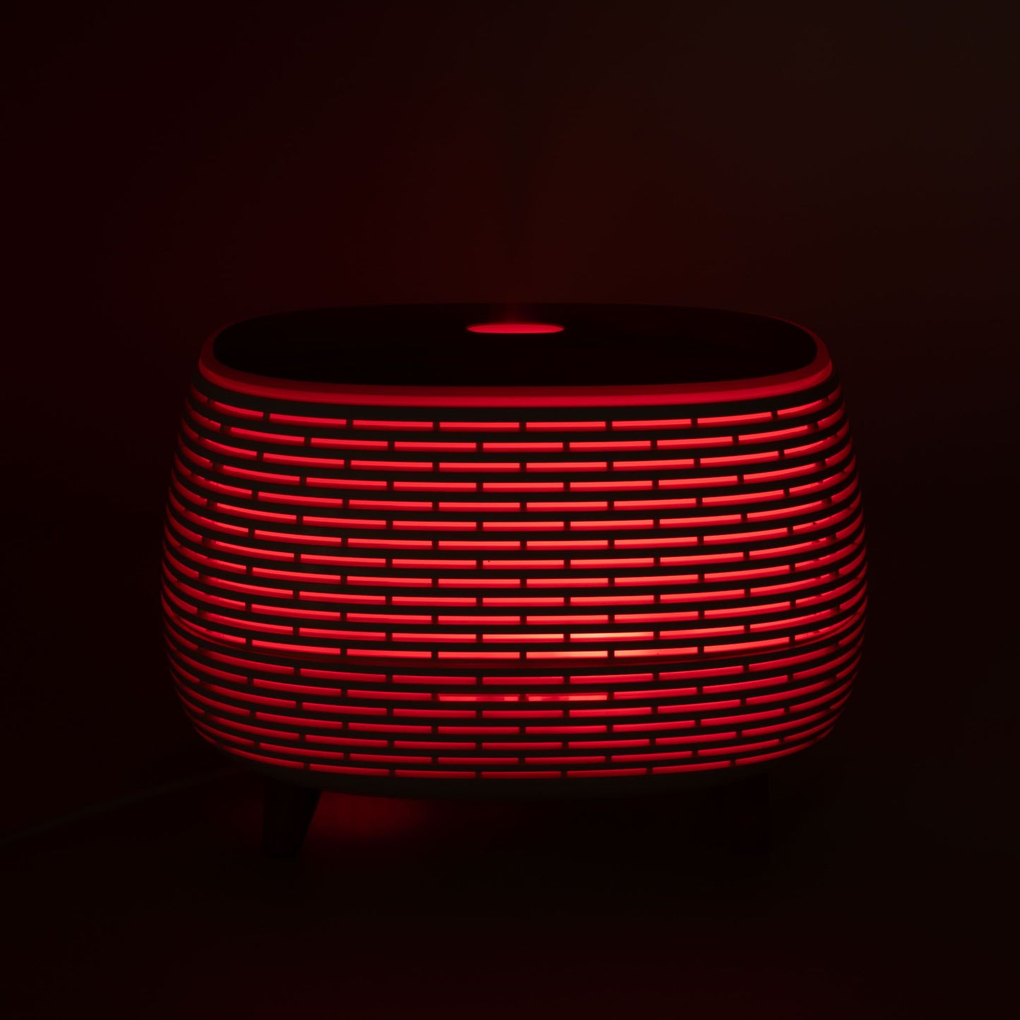 Lámpara moderna de mesa, color rojo, diseño tejido en plástico, estilo minimalista y contemporáneo.