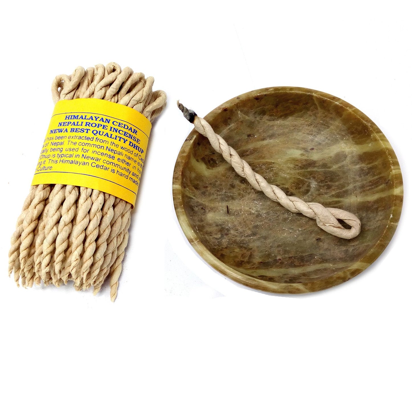 Cuerda de cedro del Himalaya en color beige con soporte redondo de mármol verde para incienso.