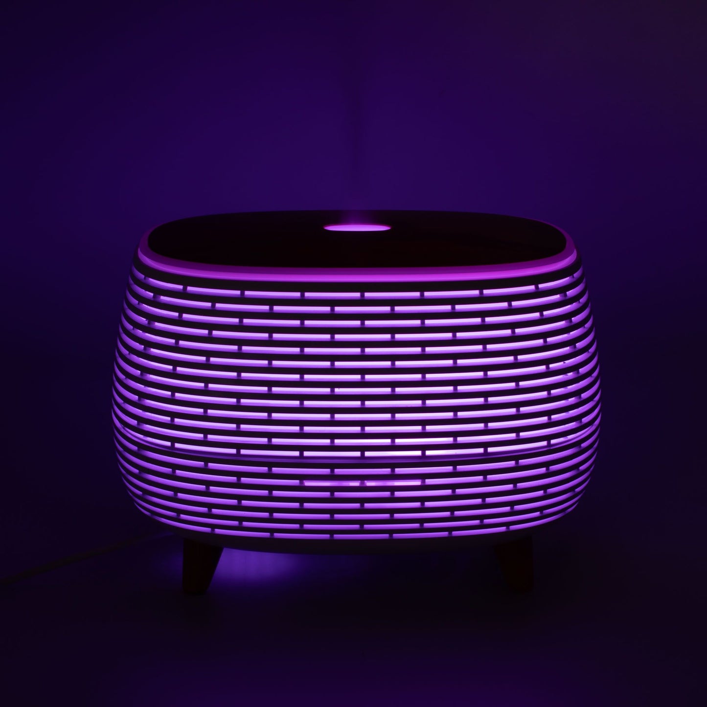 Lámpara de mesa moderna, color púrpura, material plástico, diseño elegante y contemporáneo, perfecta para decorar.
