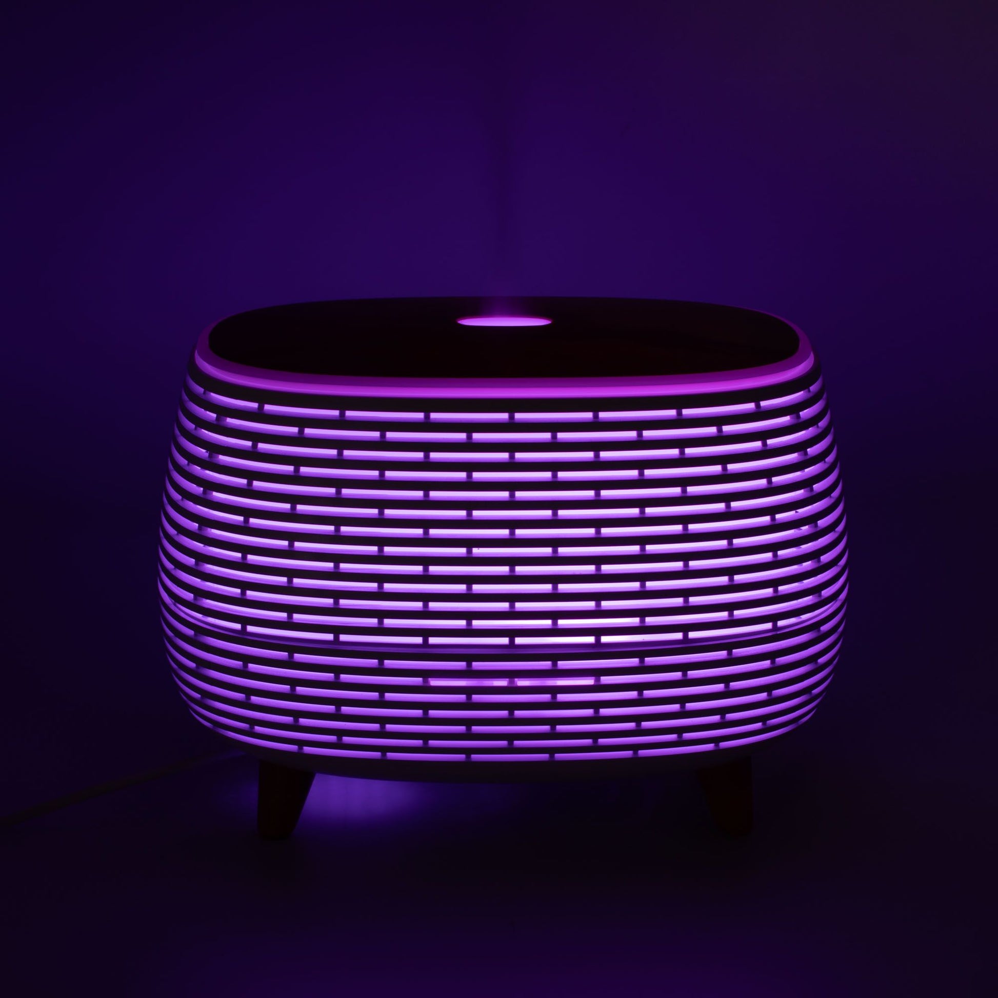 Lámpara de mesa moderna, color púrpura, material plástico, diseño elegante y contemporáneo, perfecta para decorar.