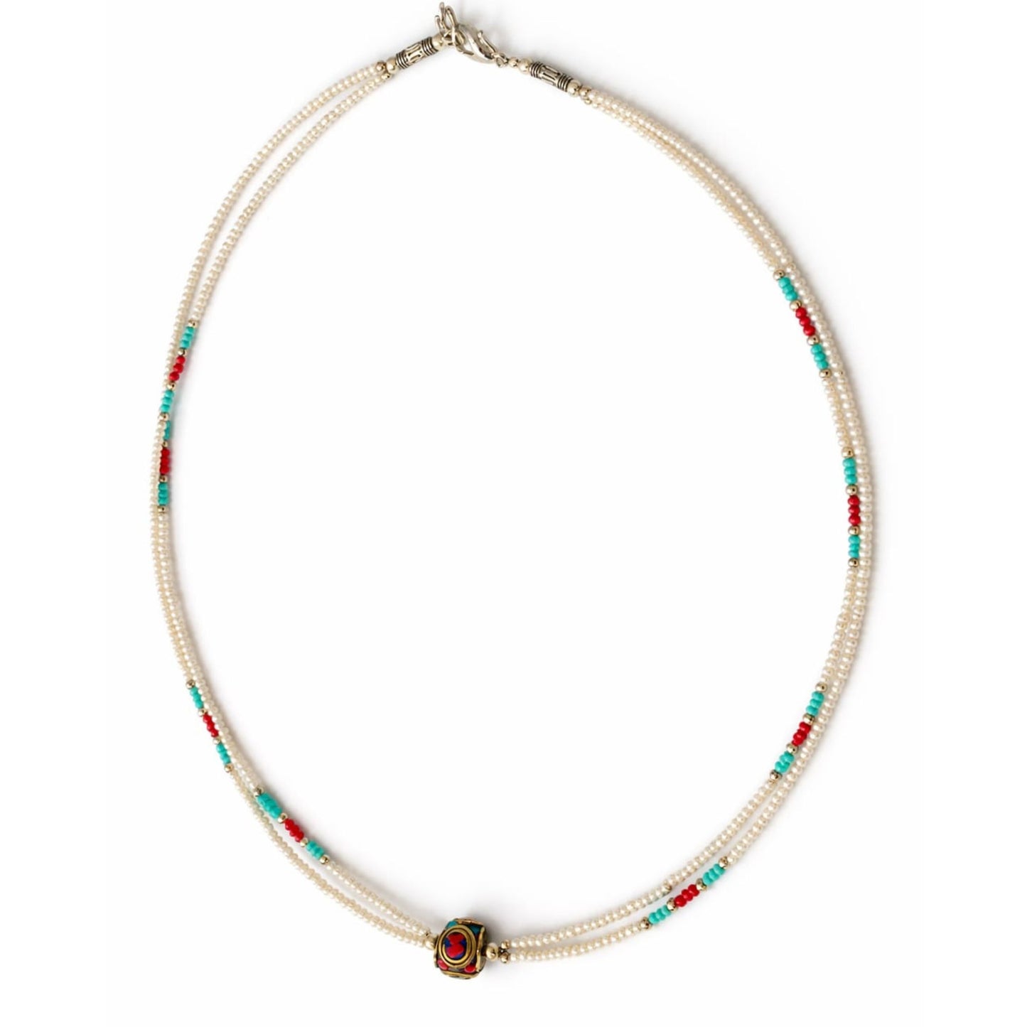 Collar de perlas blancas con detalles en turquesa y rojo, estilo bohemio, elegante y colorido.