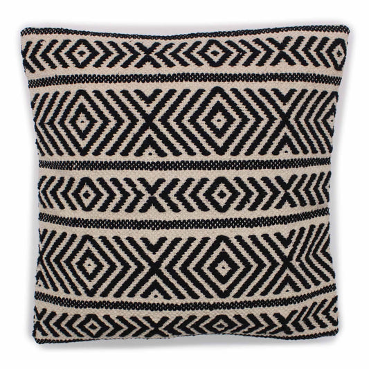 Funda de cojín cuadrada de tejido crudo con diseño tribal geométrico en relieve color negro, estilo indio clásico.