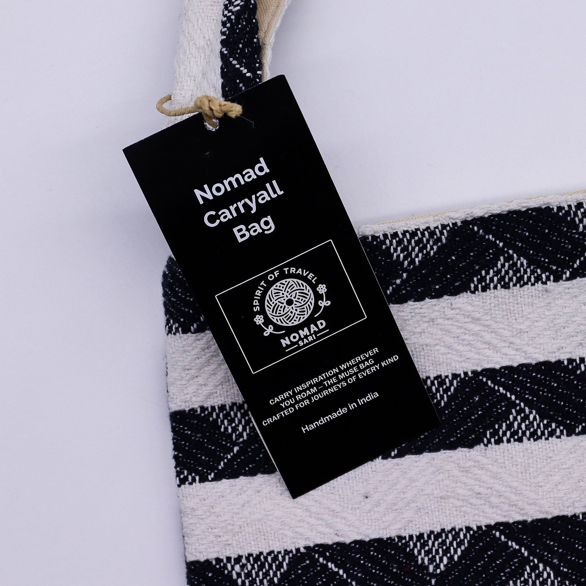 Bolsa carryall Nomad en algodón blanco y azul, estilo bohemio, hecha a mano en India.