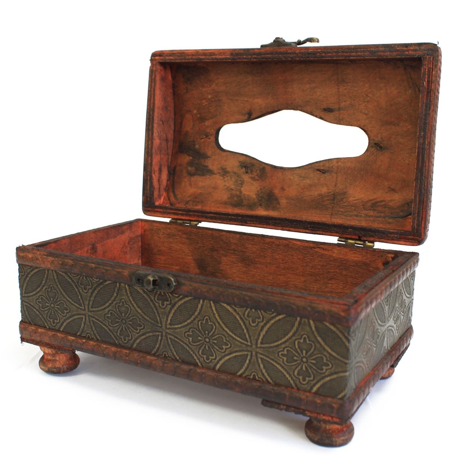Caja de madera con tapa articulada, diseño en relieve en color marrón y detalles en rojo, estilo vintage.