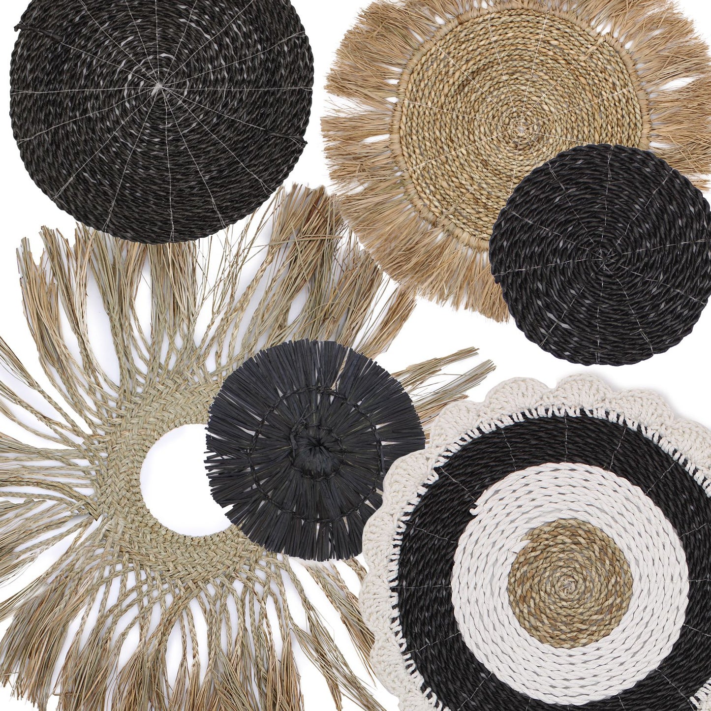Juego de individuales redondos de yute, color negro, blanco y beige, con acabados trenzados y estilo boho.