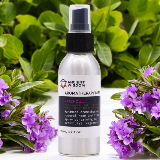 Spray aromaterapia de pachulí 100 ml, frasco plateado, sin fragancias artificiales, ideal para hogar y ropa.