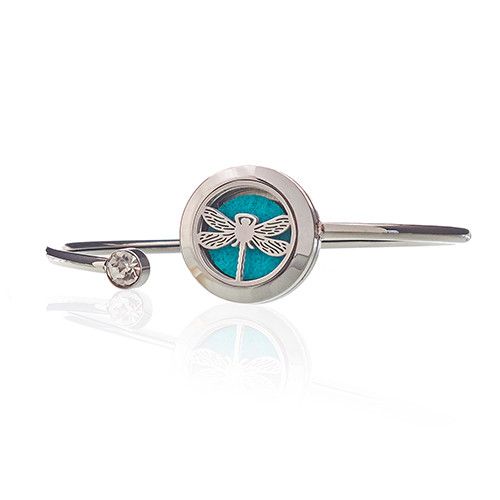 Pulsera de plata con diseño de libélula y piedra turquesa, detalle de cristal. Estilo moderno y elegante.