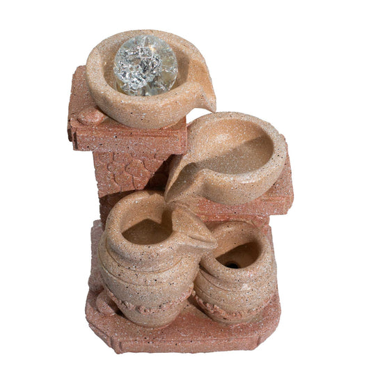 Fuente de sobremesa Ancient Wisdom: macetas de piedra beige en cascada y una esfera de cristal iluminada.