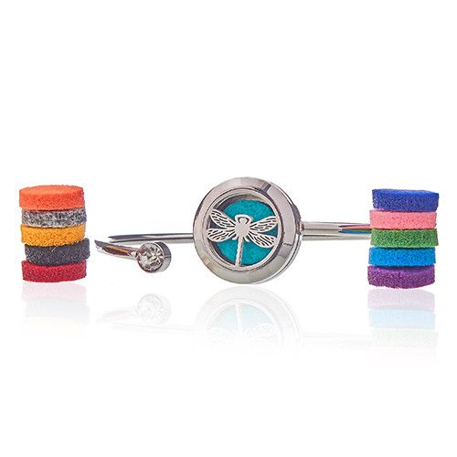 Pulsera de acero inoxidable con diseño de libélula, colores vibrantes en sujeta-cintas de fieltro.