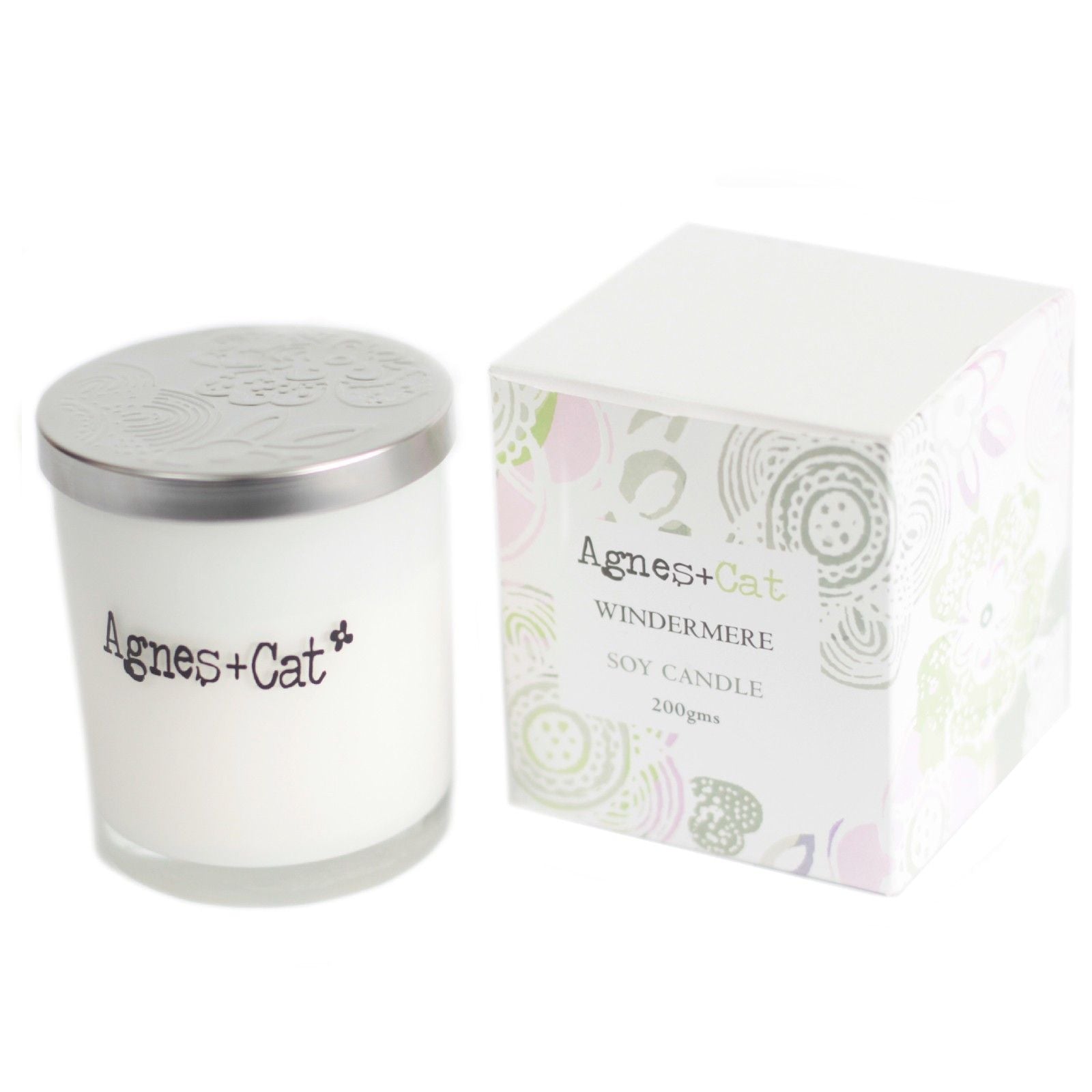 Vela de soja Windermere de Agnes + Cat, blanca en envase de vidrio con tapa plateada, caja decorativa. 200 g.