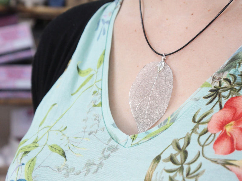 Conjunto de collar y aretes - Hoja de valor - Oro