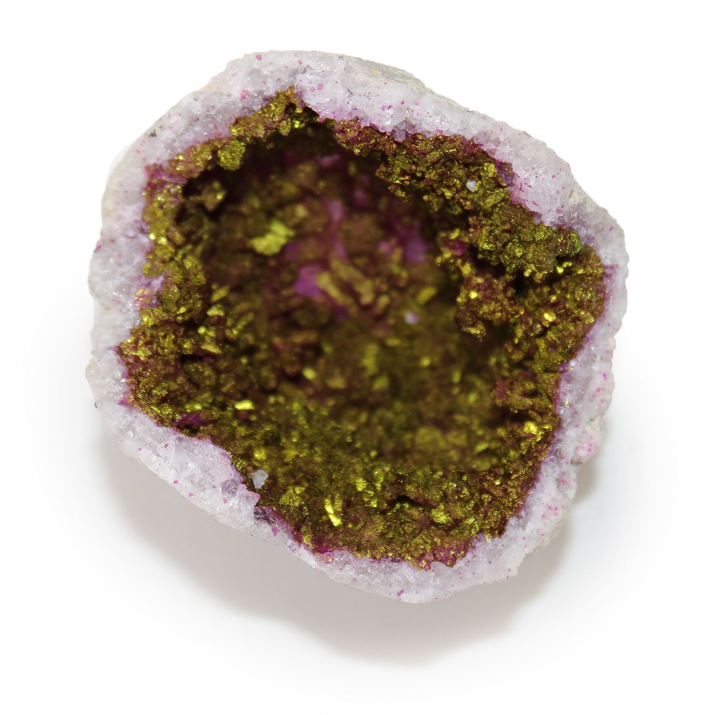 Geoda de cuarzo rosa con interior dorado y morado brillante, ideal para decoración y coleccionismo.