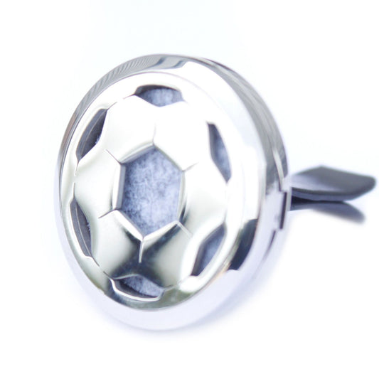 Difusor de coche metálico plateado de 30mm con diseño calado de balón de fútbol y almohadilla gris en el interior.