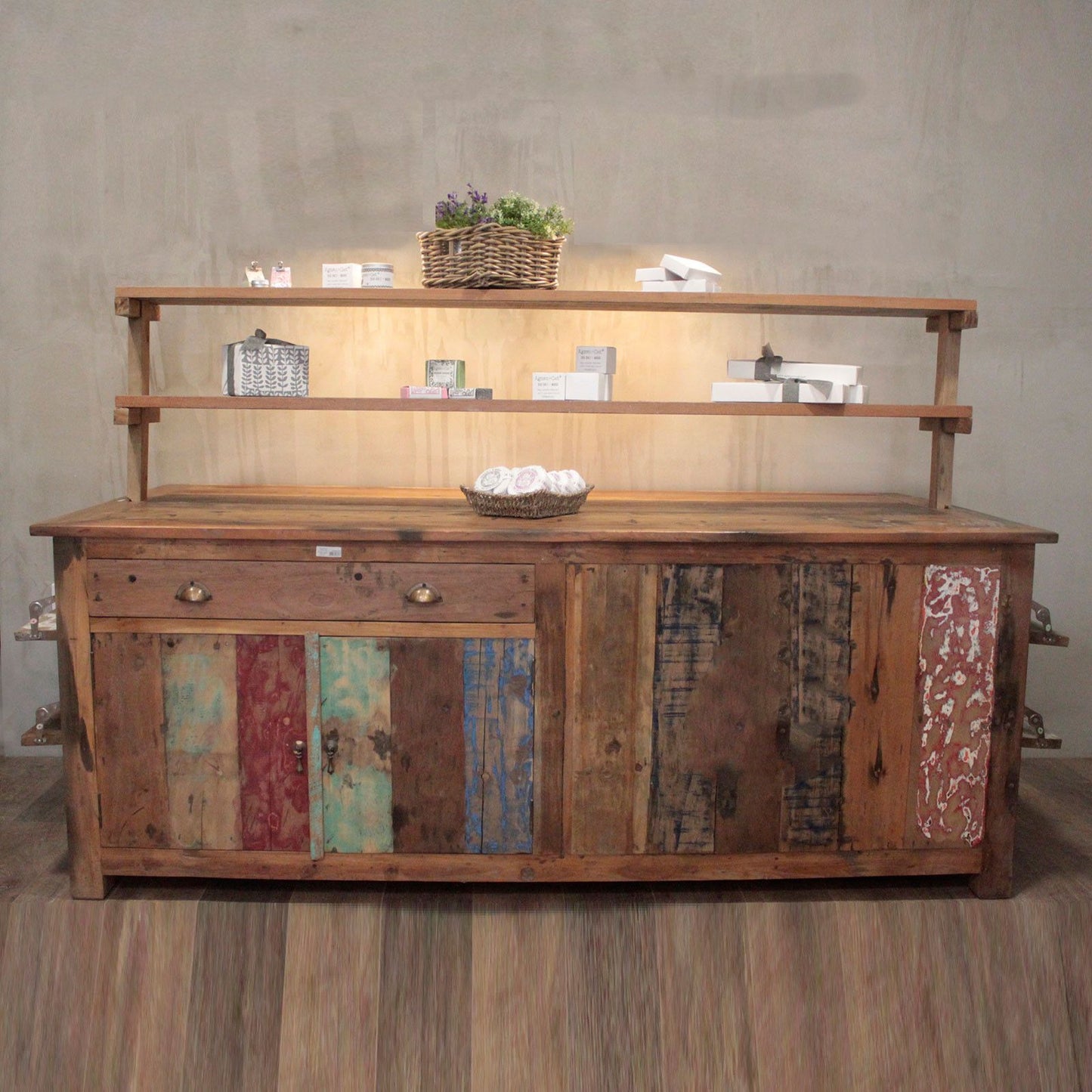 Mesa de exhibición central  207x97x80cm