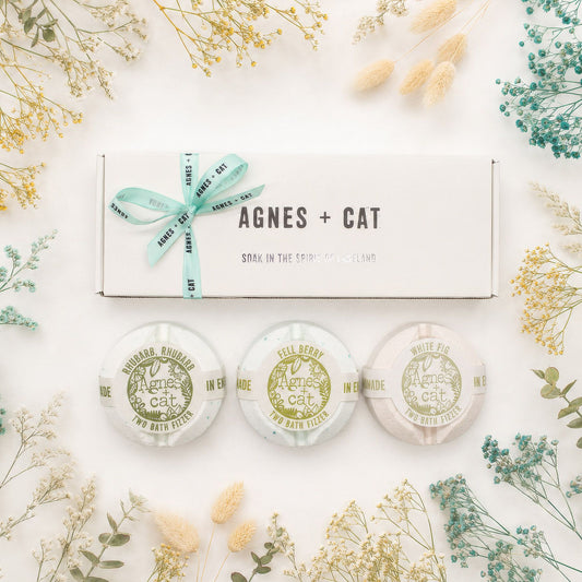 Conjunto regalo de pastillas efervescentes para baño Agnes + Cat con aroma a bayas y higo