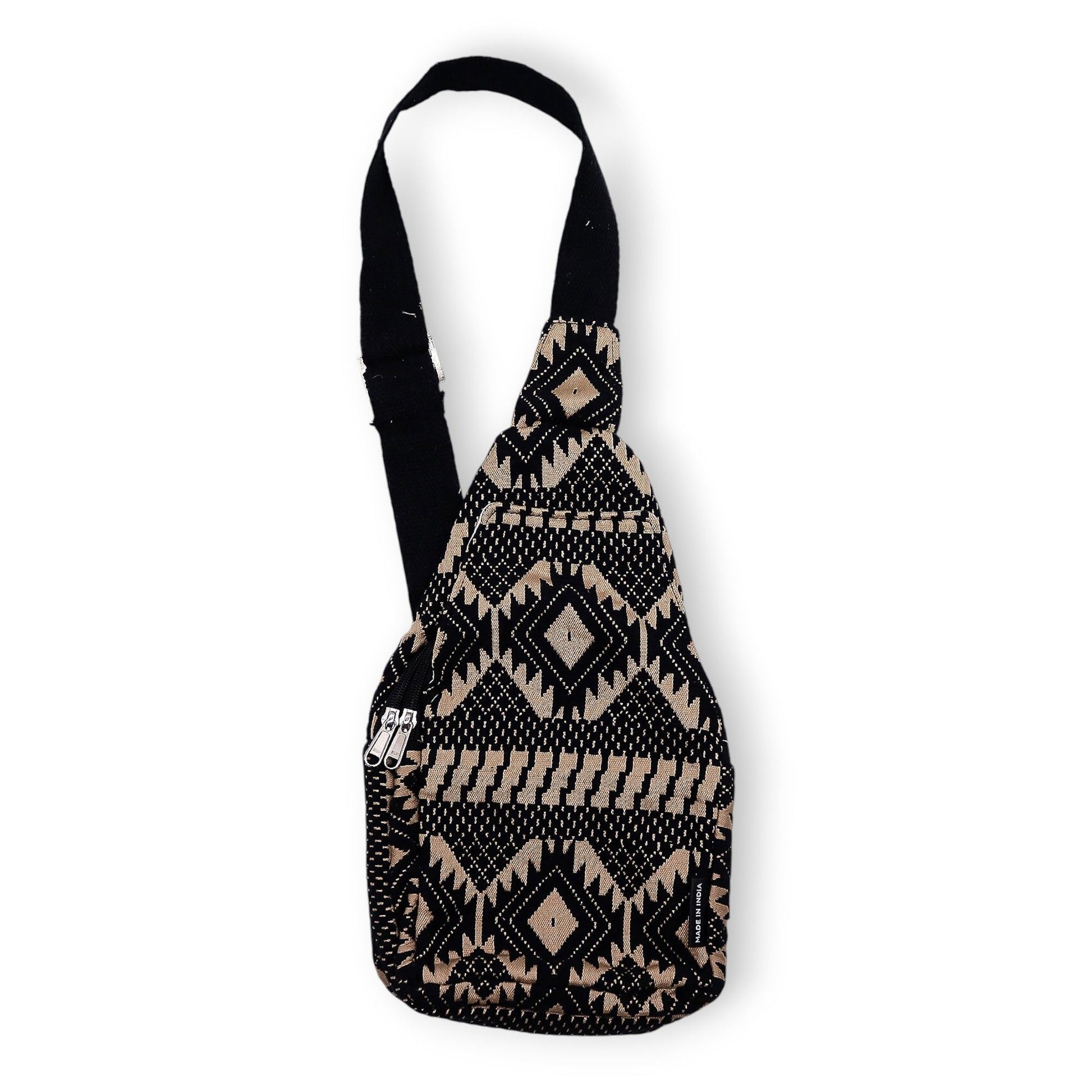 Bandolera negra y beige con patrón étnico, fabricada en algodón, ideal para un estilo bohemio y casual.