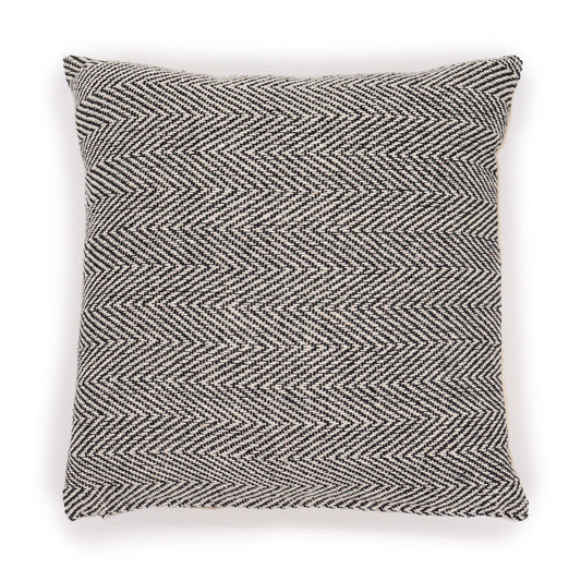 Funda de cojín cuadrada (40x40cm) con patrón de chevron en tejido de algodón texturizado color gris y blanco.