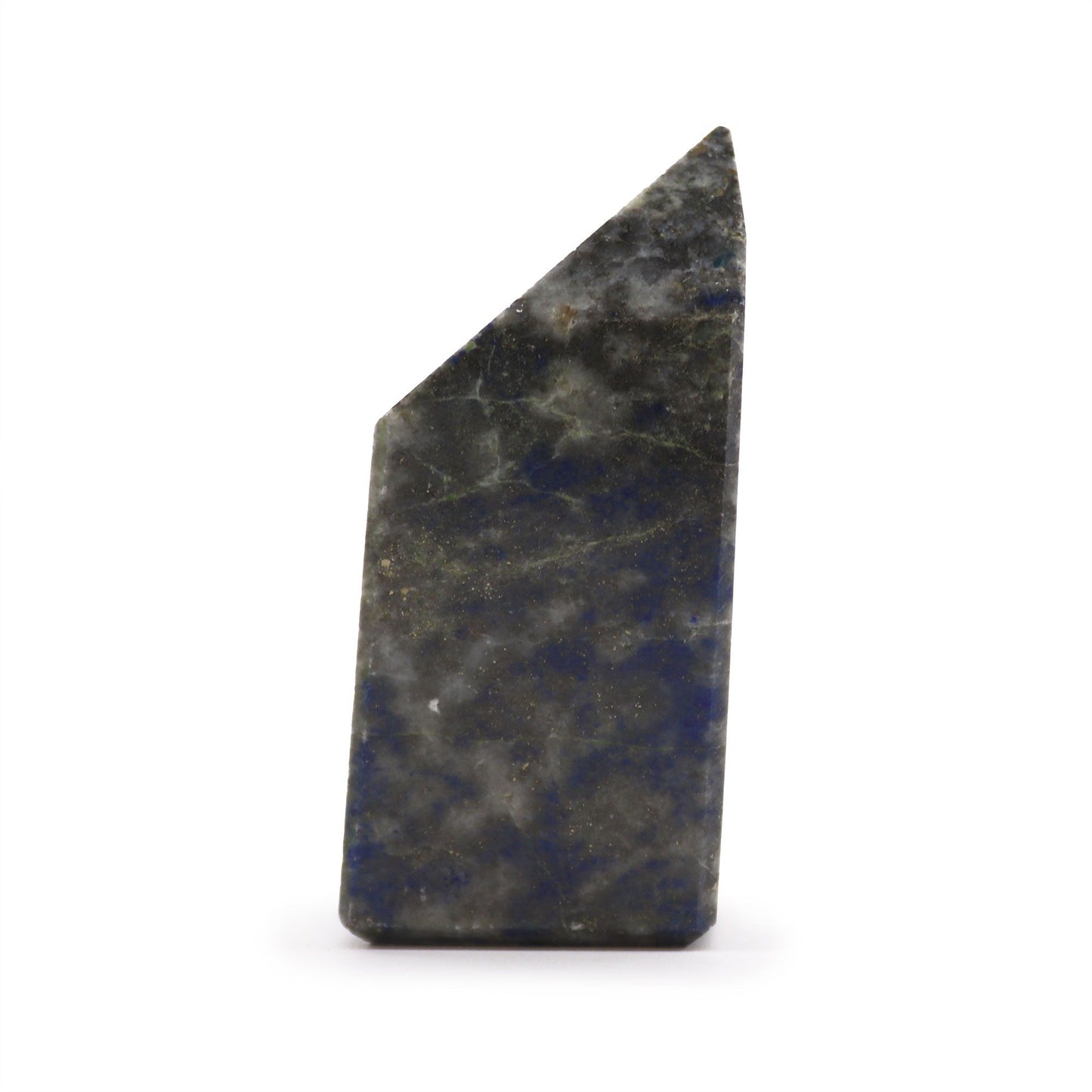 Piedra de lapislázuli en forma de prisma, color azul oscuro y gris, ideal para decoración y colección.