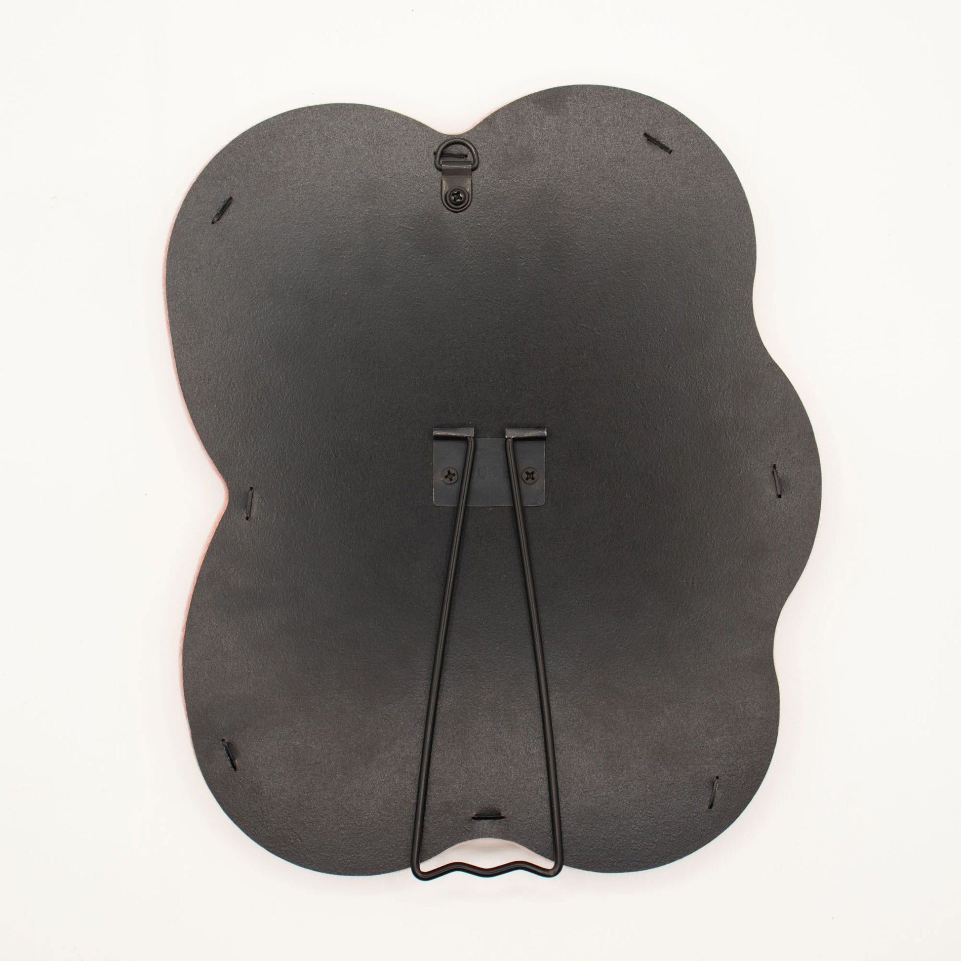 Base negra en forma de flor para cuadros, fabricada en metal resistente, con soporte doble para exhibición.