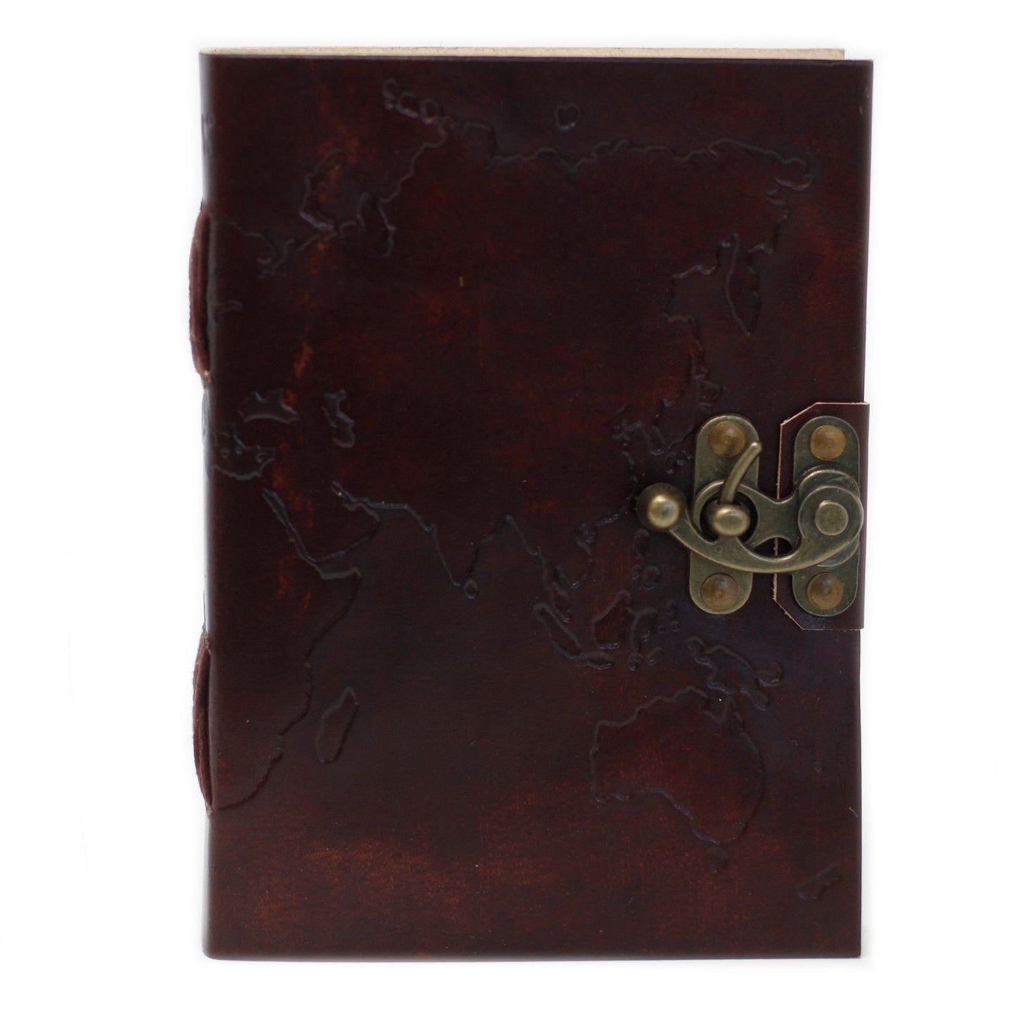 Cuaderno de cuero marrón con mapa en relieve y cierre de bronce, estilo vintage ideal para journaling.