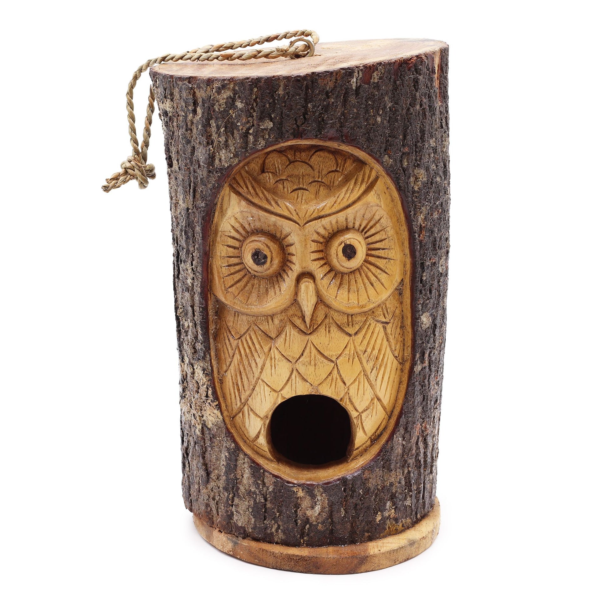 Casa para aves de búho tallada en madera natural, color marrón, estilo rústico, ideal para exteriores.