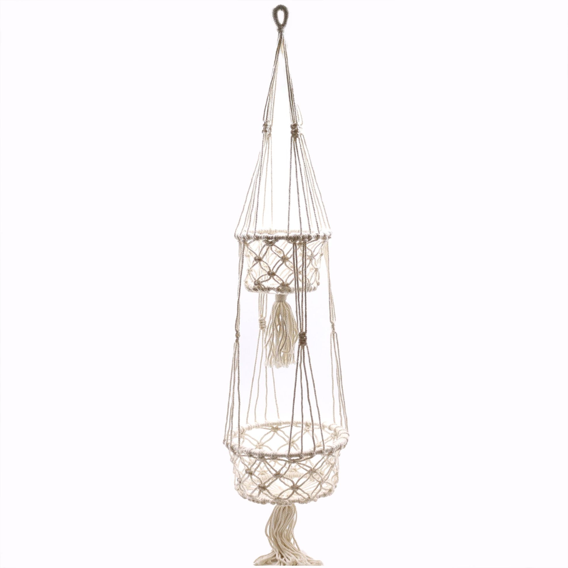 Macramé colgante en color crema, tejido en cuerda natural, moderno y bohemio para plantas decorativas.