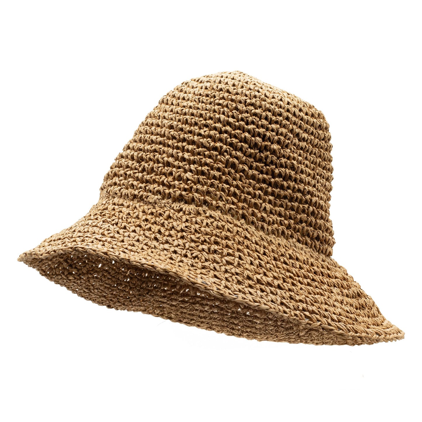 Sombrero de paja trenzada en color marrón claro, estilo casual y veraniego, ideal para días soleados.