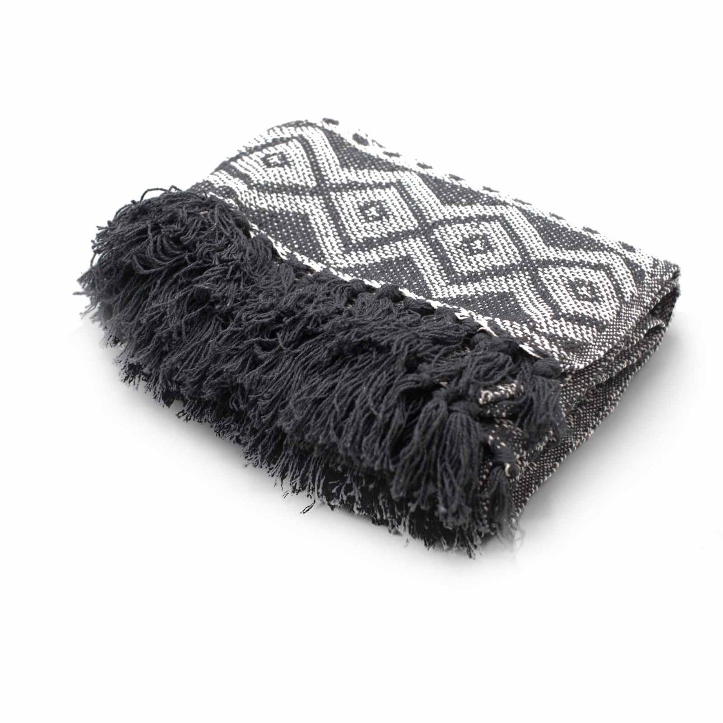 Manta de algodón gris y negro con diseño geométrico y flecos, ideal para decoración y confort.