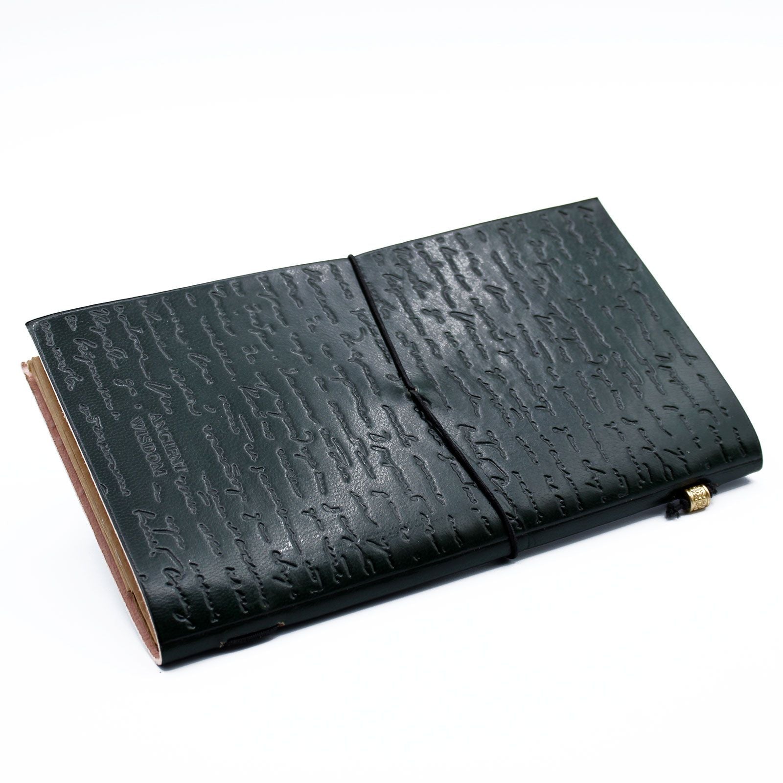 Cuaderno de cuero verde oscuro con textura en relieve, estilo vintage, ideal para escritura y notas.