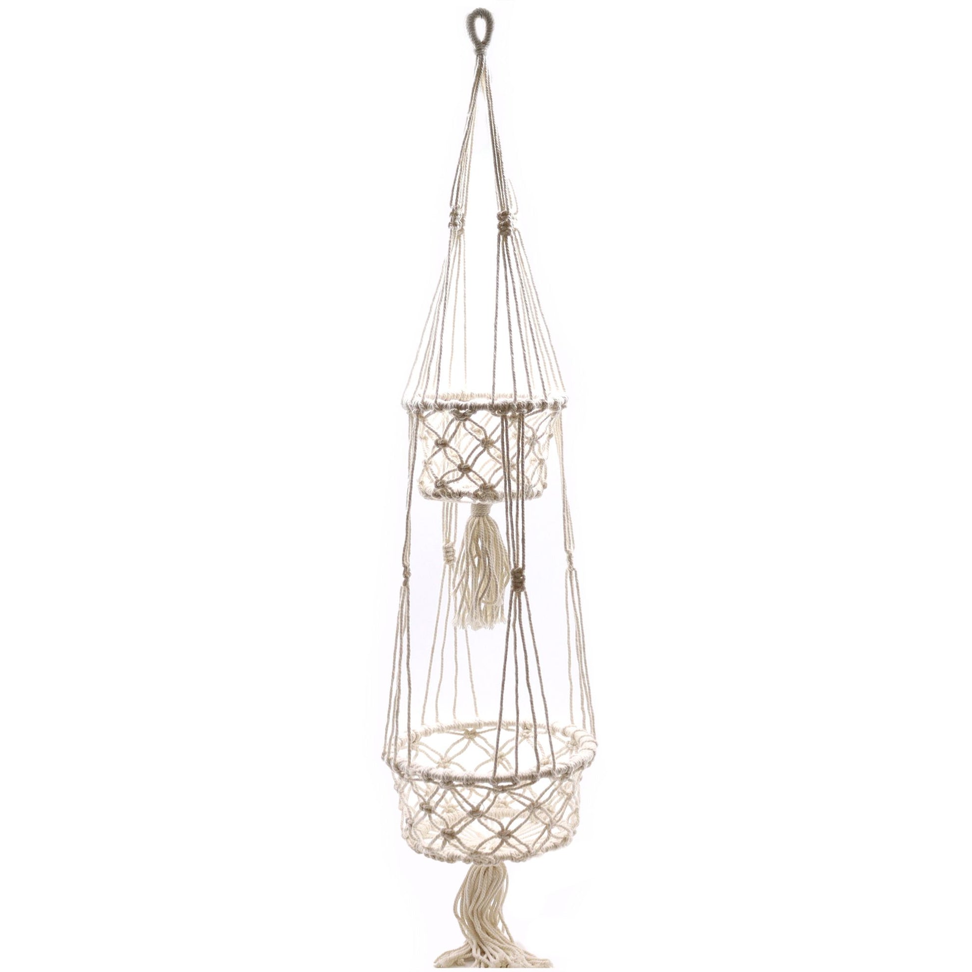 Macramé colgante beige de dos niveles, hecho de cuerda de algodón, ideal para decorar plantas en interiores.