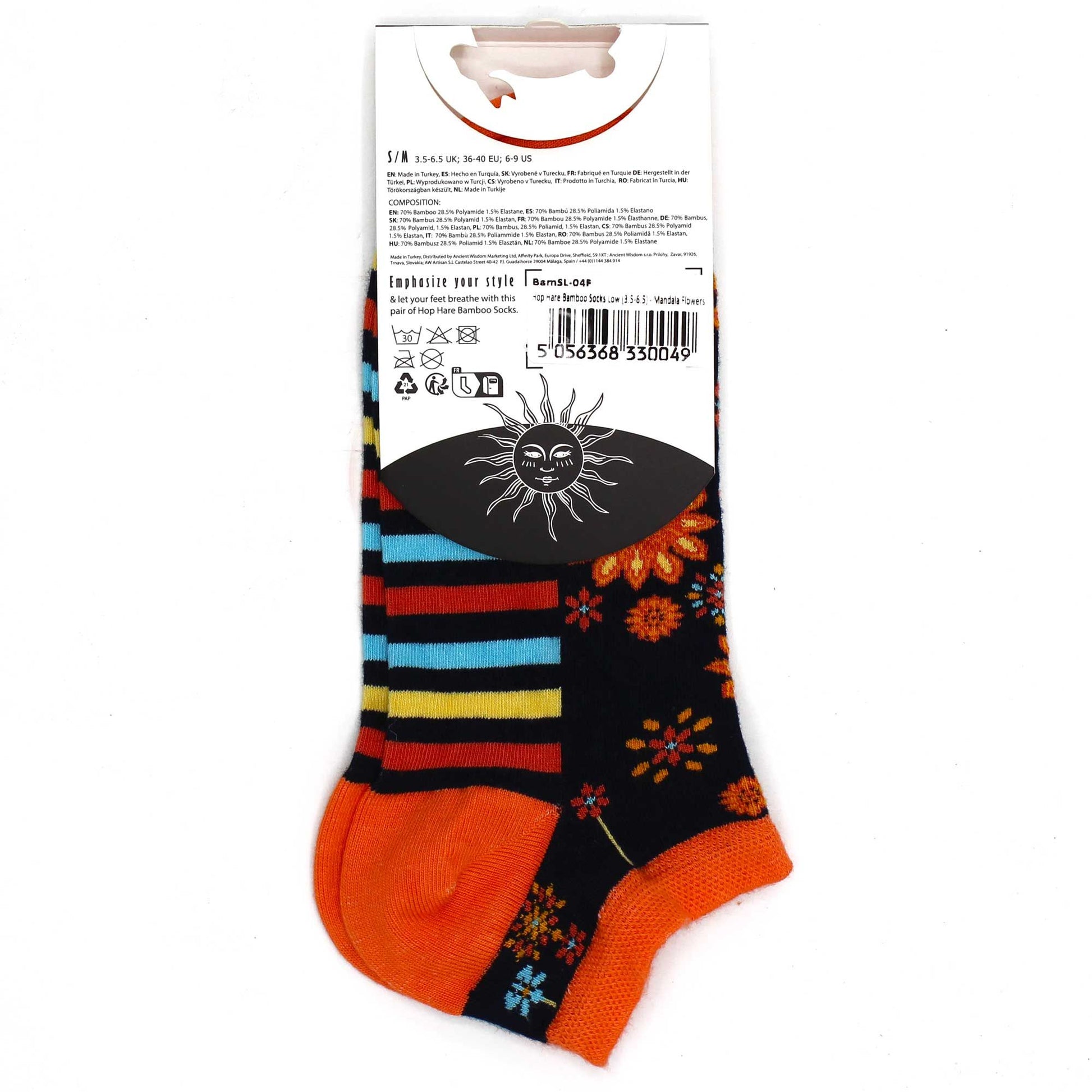 Calcetines coloridos de algodón negro con flores amarillas y rayas, puntera y talón naranja. Talla 5/8.