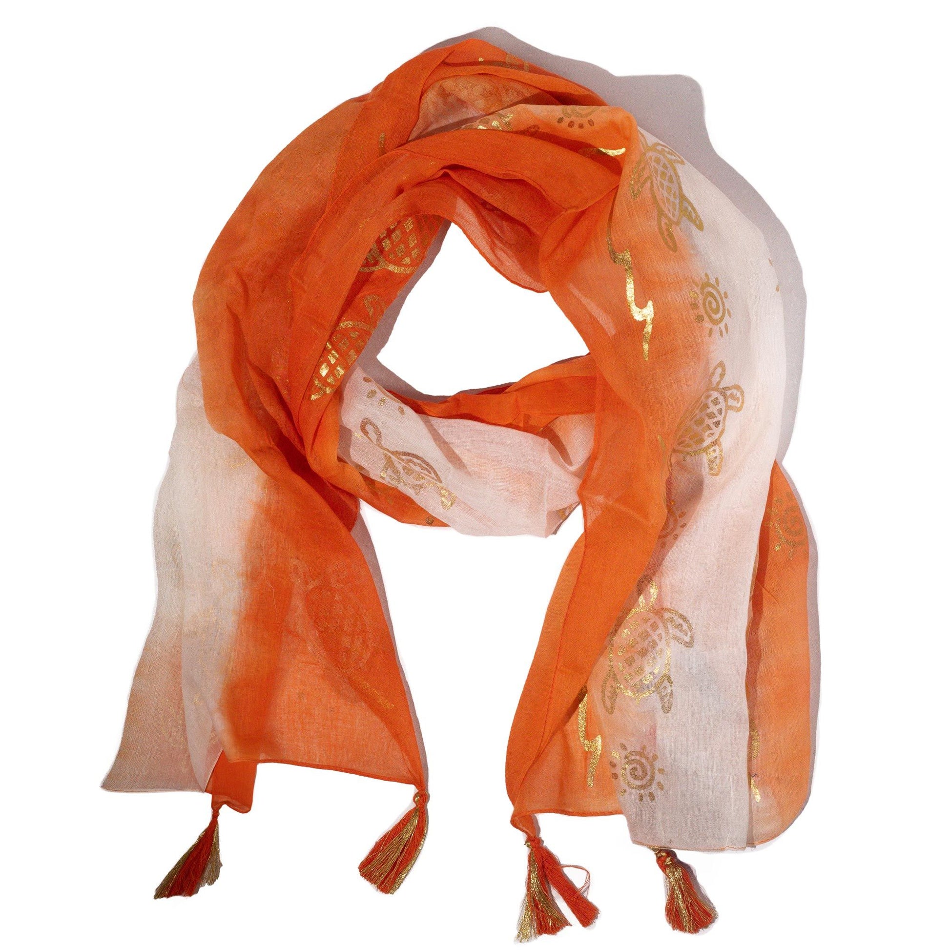 Pañuelo naranja con bordado dorado y flecos, fabricado en tela ligera y suave. Ideal para un estilo elegante y bohemio.