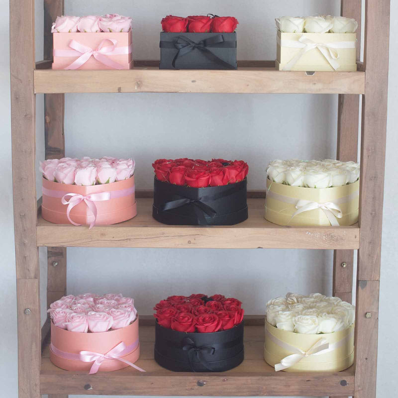 Caja de Regalo - Flor de Jabón  9 Rosas Crema - cuadrado