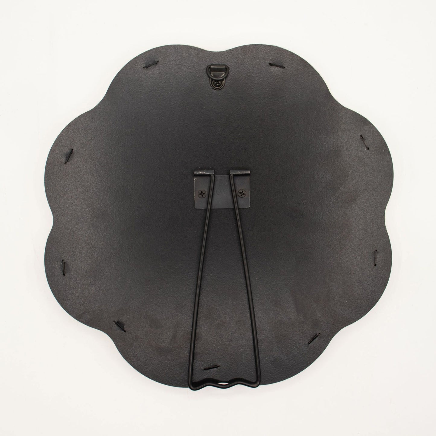 Atril negro de metal con diseño de flor, soporte resistente, ideal para exhibir cuadros o fotografías.