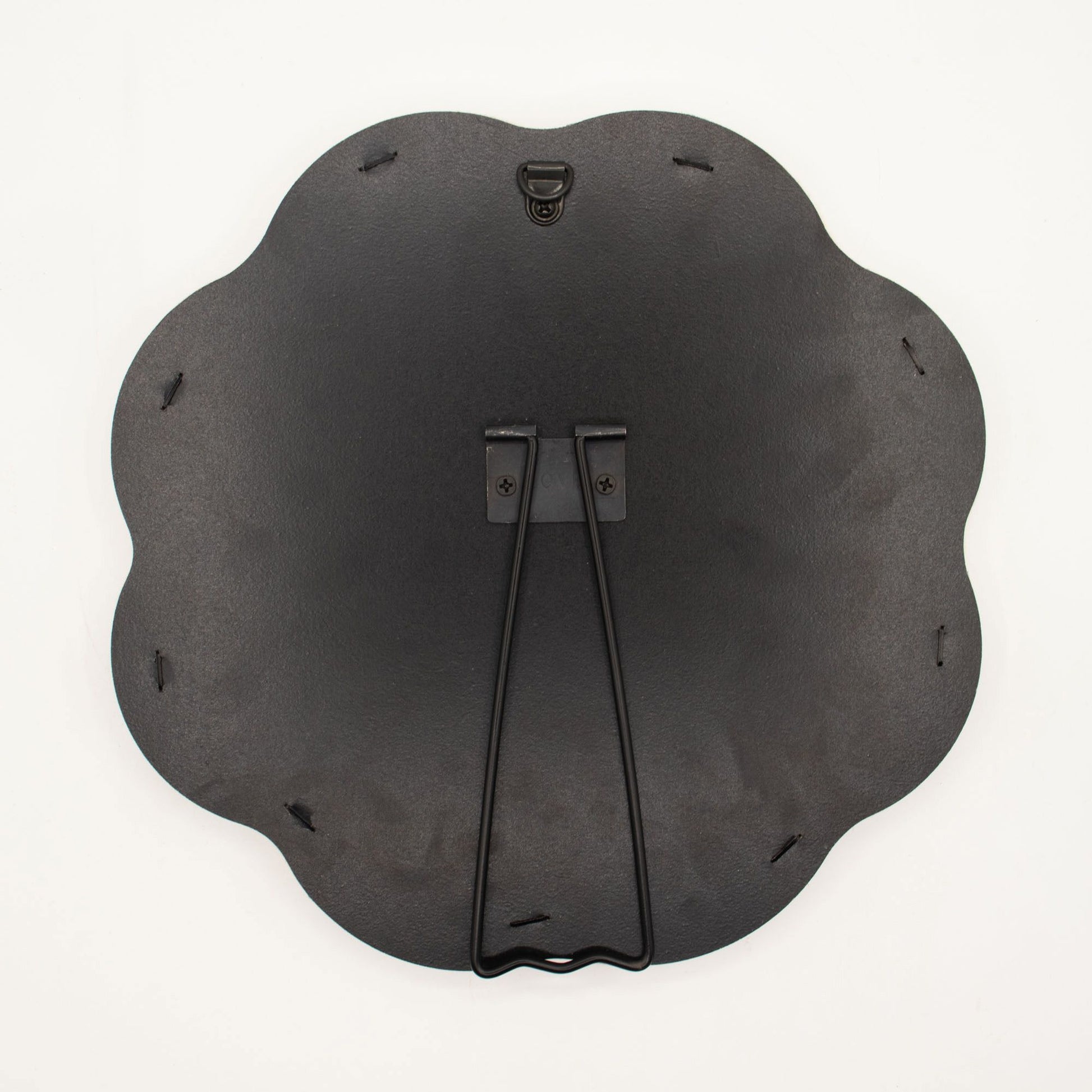 Atril negro de metal con diseño de flor, soporte resistente, ideal para exhibir cuadros o fotografías.
