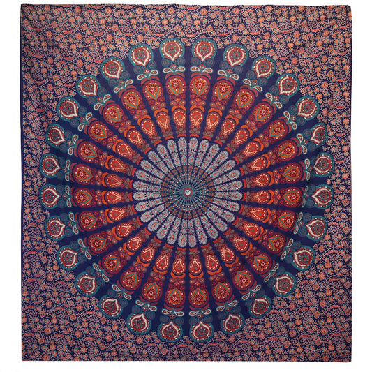 Mantel cuadrado azul marino con diseño mandala en tonos rojos y detalles ornamentales, ideal para decoración.