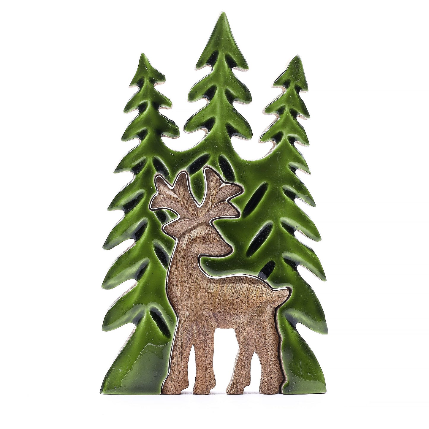 Figura decorativa de reno marrón con árboles verdes, cerámica brillante, estilo navideño.
