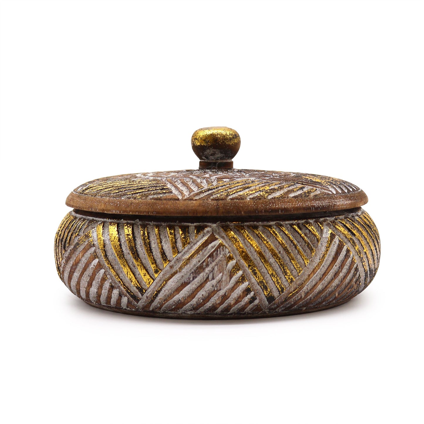 Caja decorativa de madera en tonos marrón y dorado con diseño de hojas, ideal para almacenar pequeños objetos.